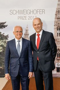 Gerald Schweighofer mit dem Gr�nder und Inhaber von fellner engineering,...